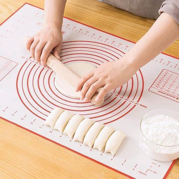 Silikon-Backmatte mit Messskala, ideal zum präzisen Ausrollen von Teig für Kuchen, Brot und Gebäck.