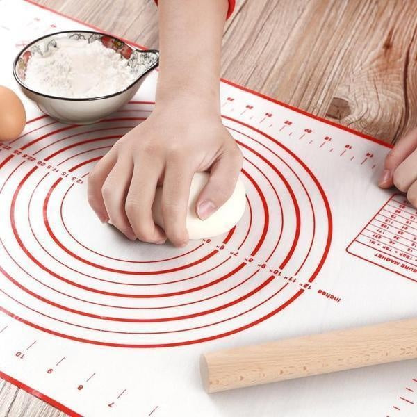 Vielseitige Silikon-Teigmatte mit Messskala zum Backen, Kochen und Ausrollen von Gebäckteig.