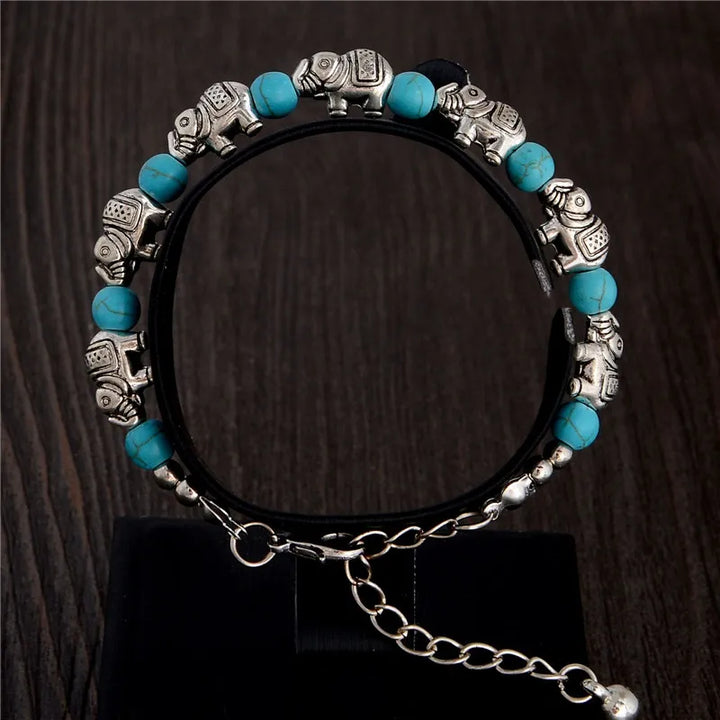 Symbolisches Elefantenarmband aus handgefertigtem Silber mit glitzernden Kristallen für Weisheit & Loyalität.