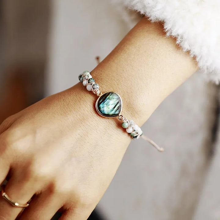 Ovales gotisches Partnerarmband mit Natursteinen & robustem geflochtenem Band. Zeitloser Symbolschmuck.