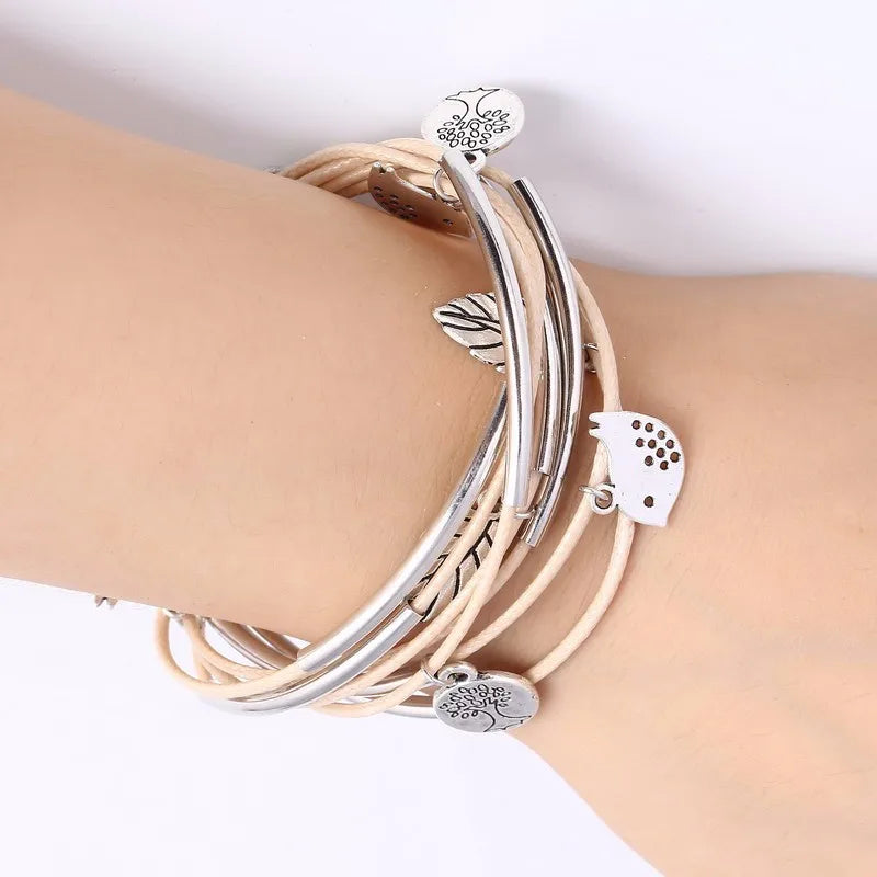 Alltagstaugliches Schmuck-Armband mit Natur-Elementen, mehrfach.