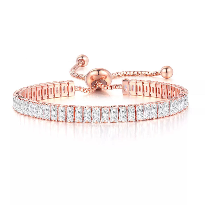 Glänzendes Damen Armband aus Roségold, verstellbar. Elegantes Schmuckstück für Handgelenk, modisch & minimalistisch.