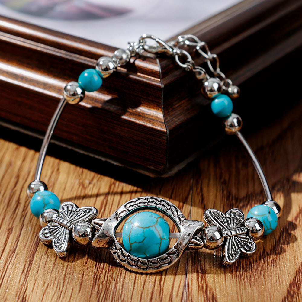 Elegantes Damen Schmuckarmband: Türkisperlen mit filigranem Schmetterling aus glänzendem Sterlingsilber.