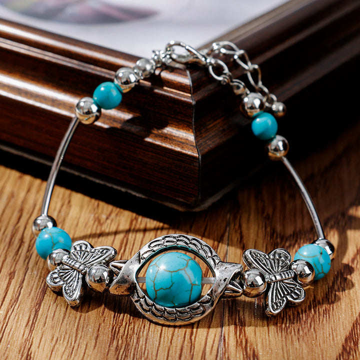 Elegantes Damen Schmuckarmband: Türkisperlen mit filigranem Schmetterling aus glänzendem Sterlingsilber.
