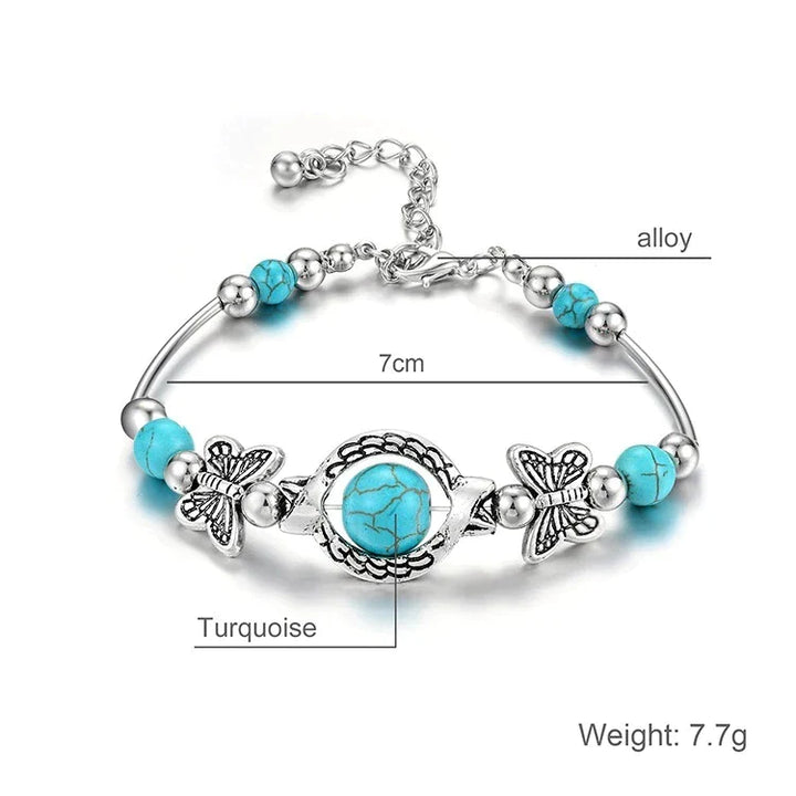 Türkisperlen Armband als Gliederkette für Damen mit zartem Schmetterlings-Anhänger aus Sterlingsilber gefertigt.