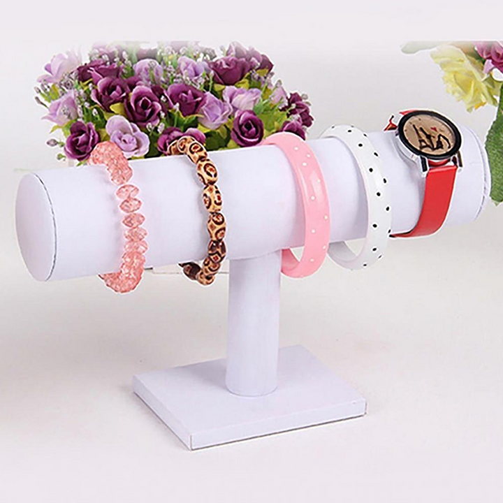 Kompakter T-Bar Samt-Schmuckständer für eine elegante Schmuckaufbewahrung von Ketten und Armbändern.