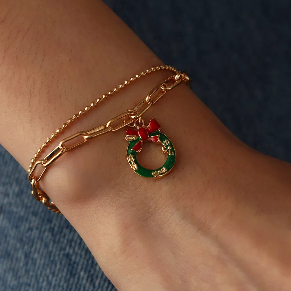 Damen Weihnachtsschmuck: Festliches Charme Armband, perfekt als Accessoire für Winteroutfits.
