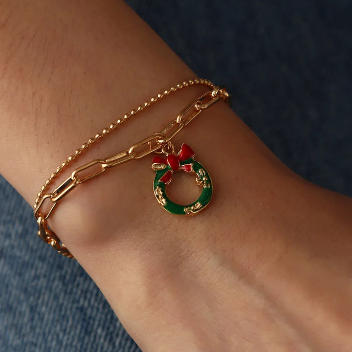 Damen Weihnachtsschmuck: Festliches Charme Armband, perfekt als Accessoire für Winteroutfits.