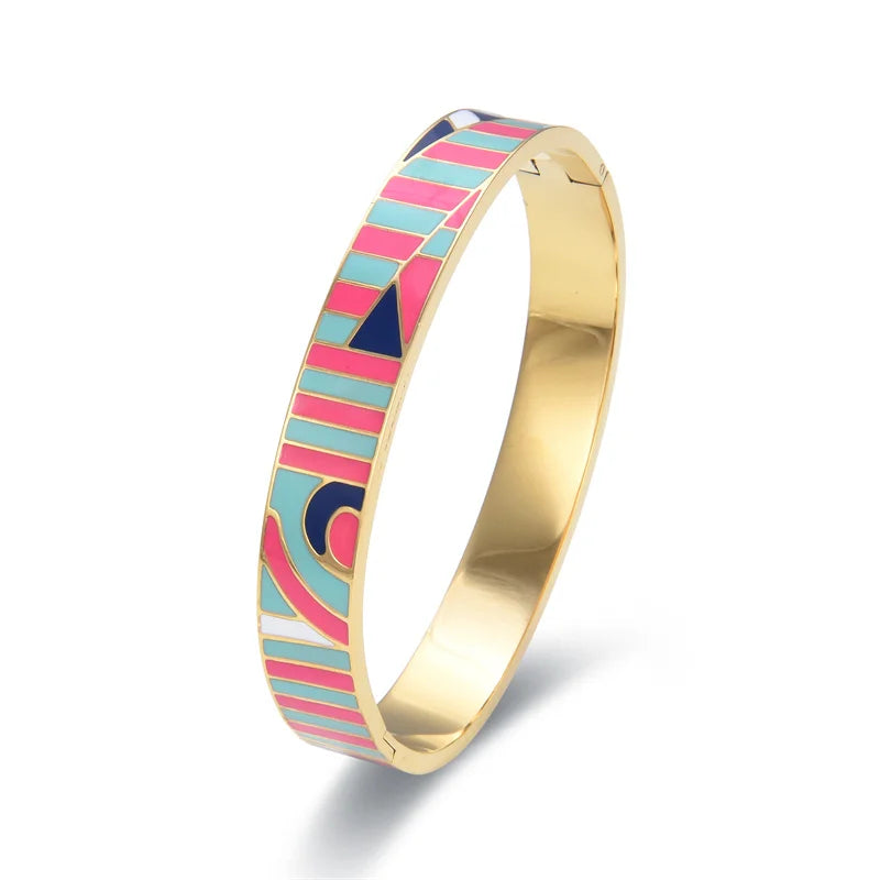 Modischer goldfarbener Geode Armreif für Damen, trendiger Edelstahlschmuck, perfekt als Statement.