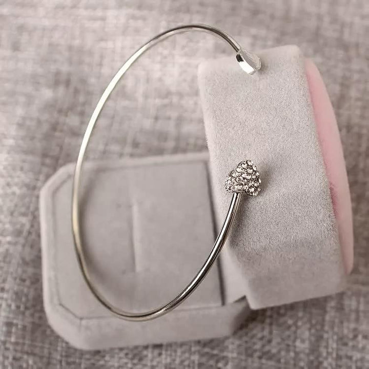 Schlichtes Damen Herzarmband Set, eleganter Partnerschmuck in Gold und Silber, perfektes Geschenk für Sie.
