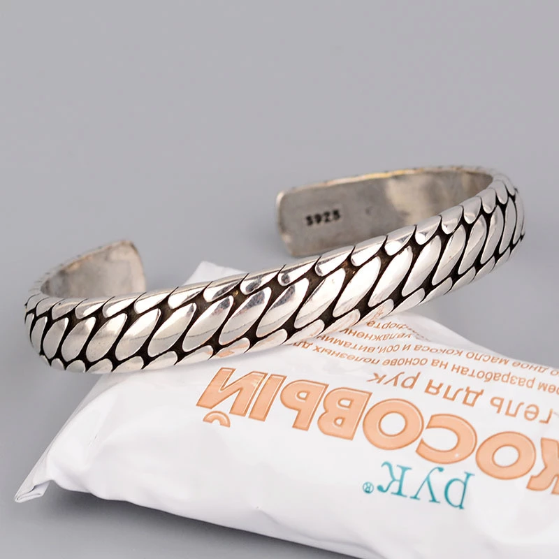 Trendiges unisex Silberarmband (925 Sterlingsilber). Urbaner, geometrischer Statement-Schmuck. Handgemachte Geschenkidee.