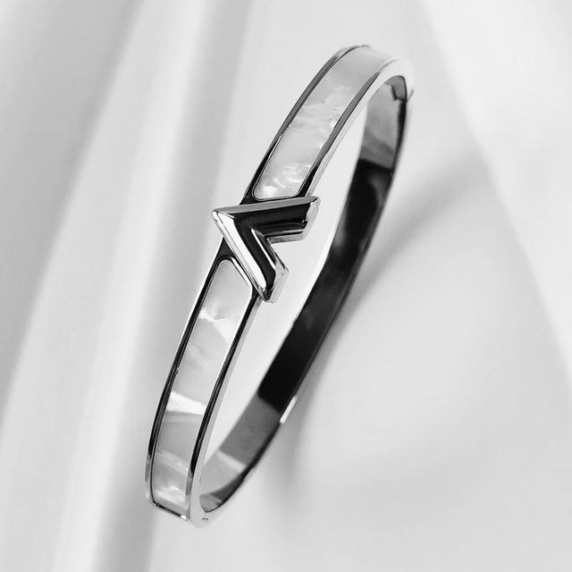 Stilvolles Damen Armband mit funkelnden Zirkonen, ein luxuriöses Accessoire.