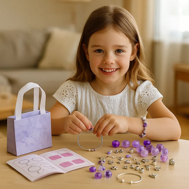 Fertige bunte Kinderhalskette & Armband, kreiert mit dem Schmuck Bastelset für Kinder.