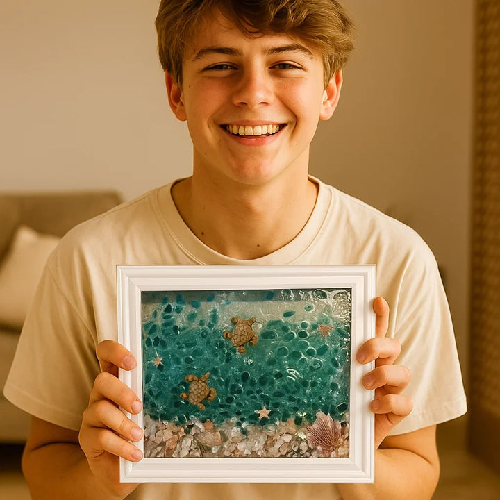 Fertiges Meerglas Kunstwerk aus dem DIY Set: Einzigartige Ozean-Deko, handgemacht mit Naturmaterial.