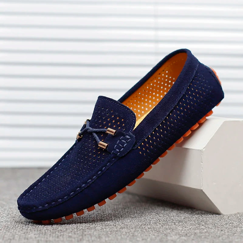 Detailansicht atmungsaktiver Stoff der Herren Freizeitschuhe, maximiert Komfort und Belüftung.