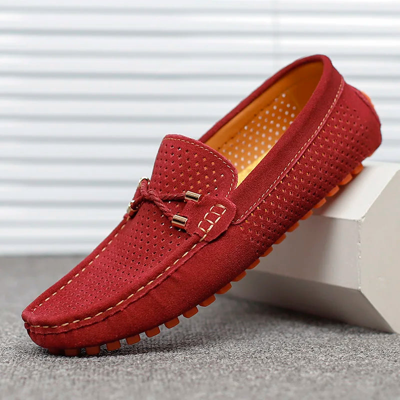 Robuste Sohle der vielseitigen Herren Komfortschuhe, bietet sicheren Halt und ganztägigen Komfort.