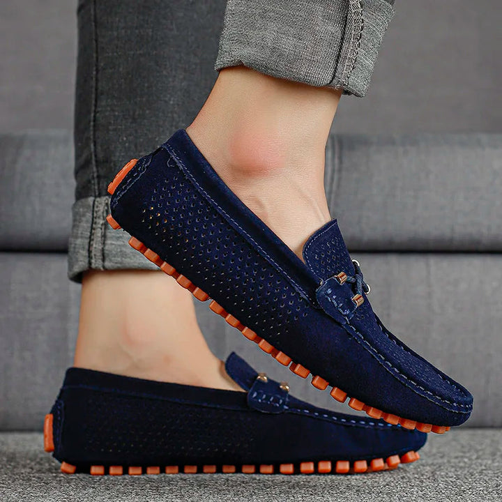 Ein Paar elegante Herren Freizeitschuhe, atmungsaktiv und bequem, für vielseitigen Alltagsstil.