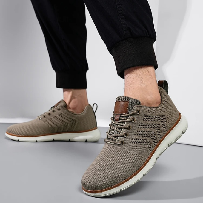 Stylische Herren Freizeitschuhe mit leichter Dämpfung und atmungsaktivem Mesh-Obermaterial. Ideal für Sport & Alltag.