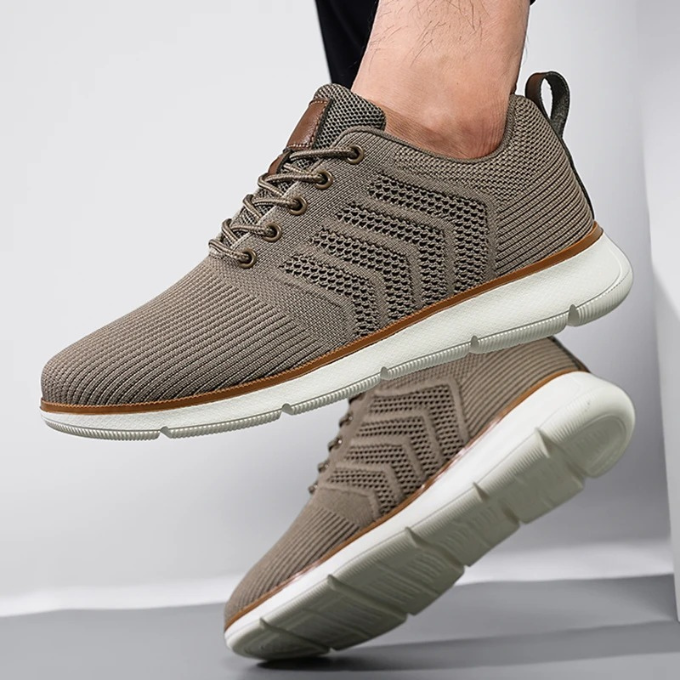 Detailaufnahme: Atmungsaktives Mesh-Gewebe der Herren Komfortschuhe für optimale Belüftung. Leichtgewicht-Sneaker.