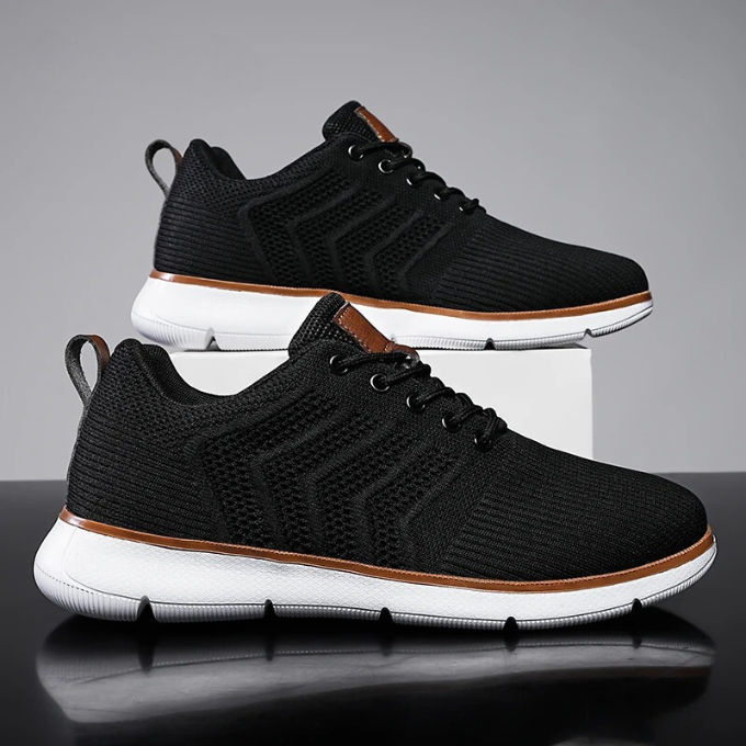 Moderner Herren Sneaker in Aktion, perfekt für Streetstyle und lange Spaziergänge. Atmungsaktiv & bequem.
