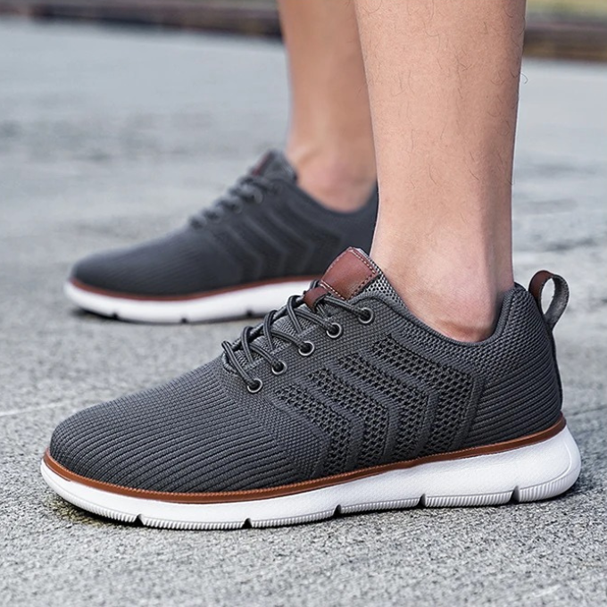 Dynamische Herren Sportschuhe mit atmungsaktivem Design für maximalen Komfort und Leichtgewichtigkeit. Alltagstauglich.