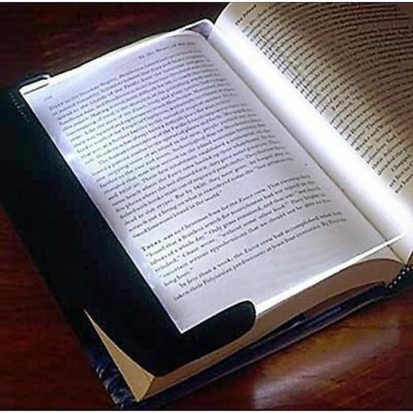 Praktisches LED Buch-Leselicht in Aktion. Bietet augenschonende Beleuchtung für jedes Buch.