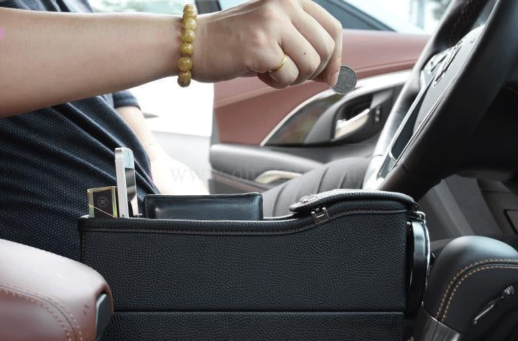 Dieser Auto Organizer "Komfortable Lückenfüllung" bietet Stauraum, Becherhalter und Ordnung im Auto. PU Leder.