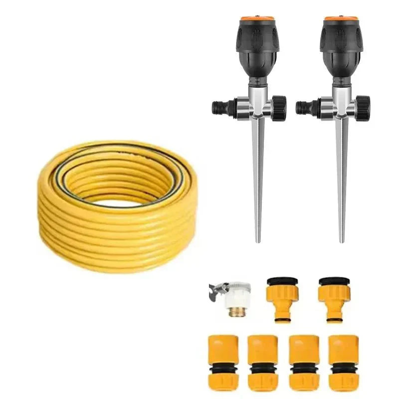 Grüner Rasen dank automatischem Sprinkler. Perfekte, gleichmäßige Gartenbewässerung für jedes Wetter.