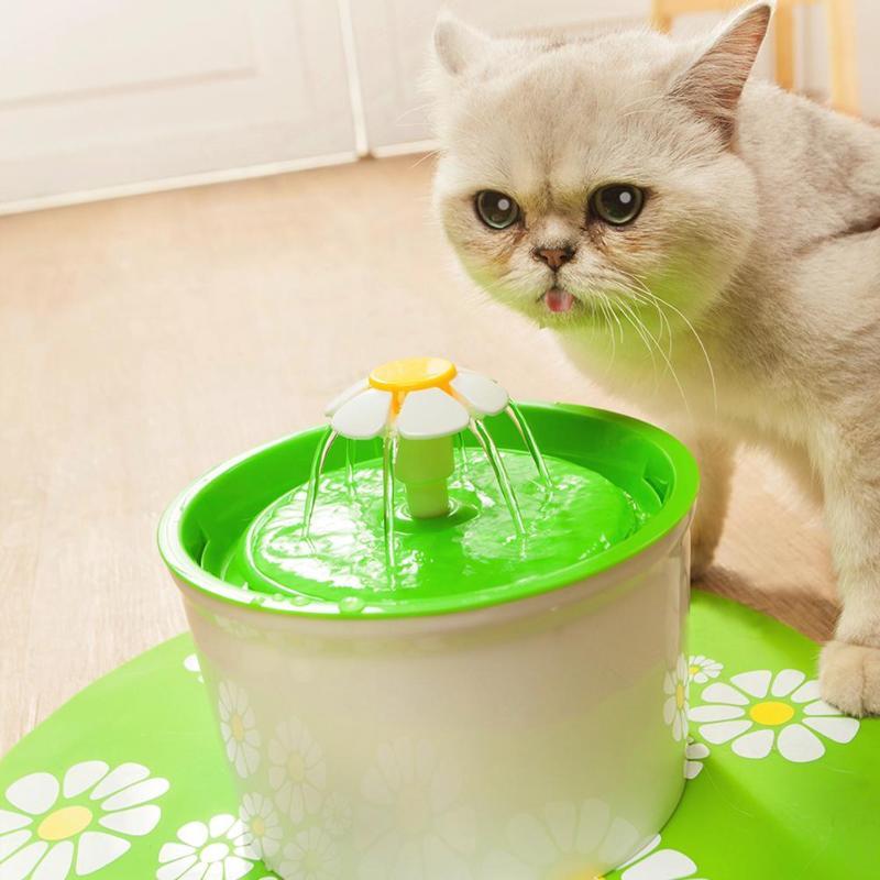 Automatischer Haustier-Trinkbrunnen aus PP-Kunststoff, fördert Hydration für Katze & Hund.