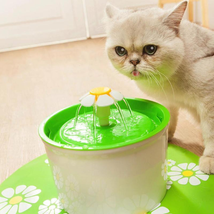 Automatischer Haustier-Trinkbrunnen aus PP-Kunststoff, fördert Hydration für Katze & Hund.