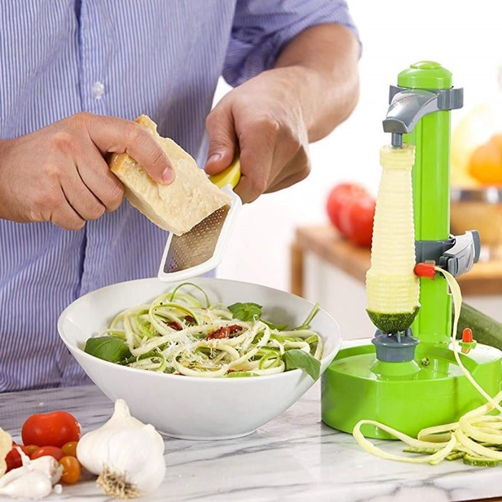 Sicherer, automatischer Küchenhelfer zum Schälen von Obst und Gemüse für eine schnelle und einfache Zubereitung.