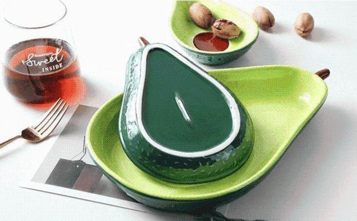 Tiefe Avocado Keramik Schüssel, perfekt für Müsli, Suppen oder Beilagen, bringt Freude in die Küche.