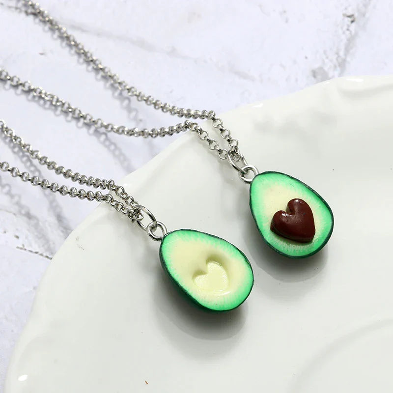 Fimo Avocado Herz Halskette, handgemacht, mit Edelstahlkette, als einzigartige Freundschaftskette.