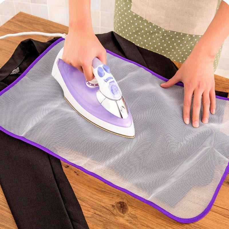 Bügelnetz zum Schutz empfindlicher Kleidung vor Glanz und Verbrennungen; ideal für Textil- und Wäschepflege.