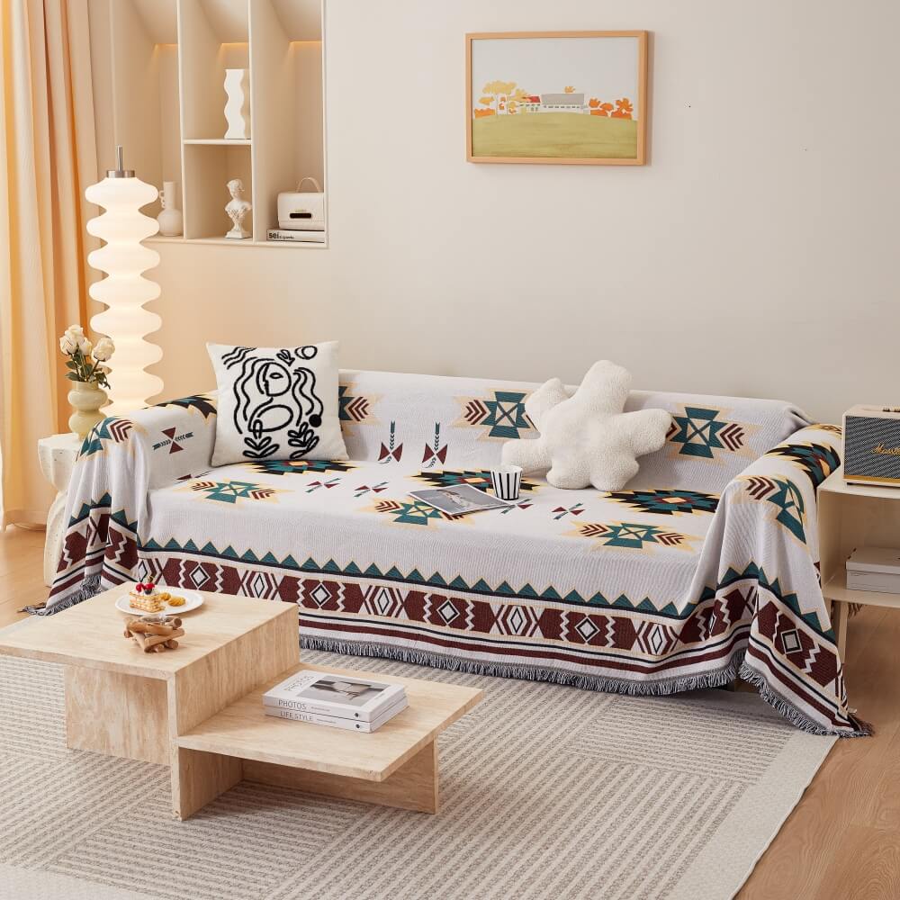 Moderner Böhmischer Sofabezug für eine stilvolle und geschützte Couch im Wohnzimmer.