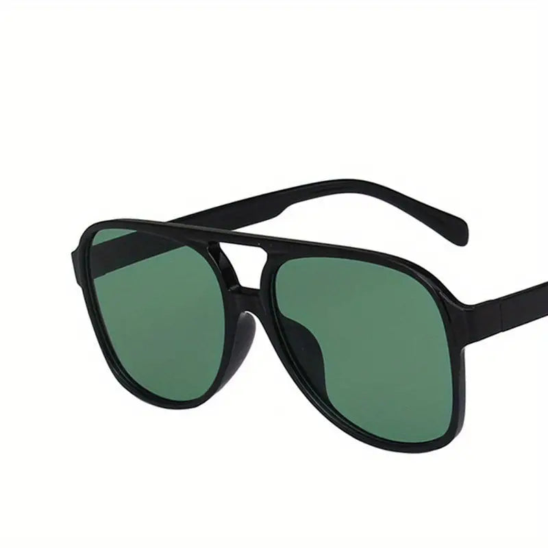 Hochwertige Unisex Retro-Sonnenbrille mit breitem Rahmen und vollständigem UV-Schutz.