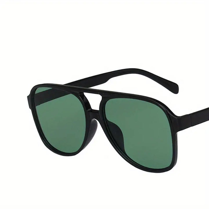 Hochwertige Unisex Retro-Sonnenbrille mit breitem Rahmen und vollständigem UV-Schutz.