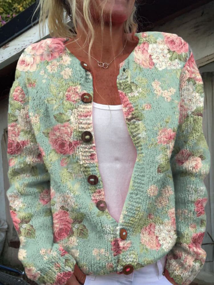 Ganzkörperansicht einer Damen Strickjacke. Eleganter Cardigan, perfekt für Herbstmode und winterliche Outfits.