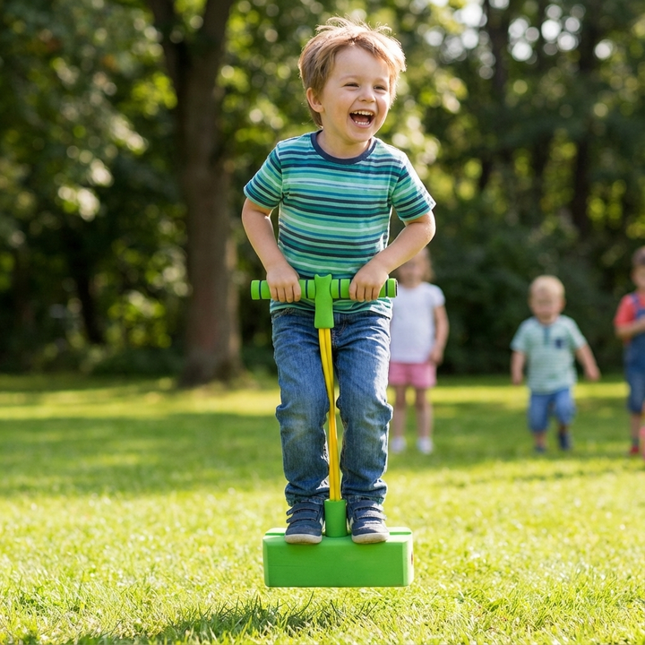 Sicherer Pogo-Hüpfer aus robustem Schaumstoff für Kinder, minimiert Verletzungsrisiko beim Indoor-/Outdoor-Spiel.