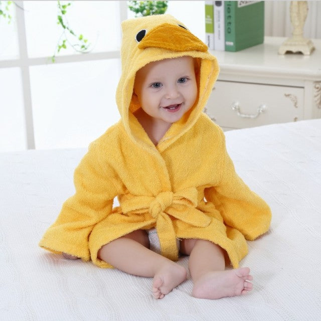Gemütlicher Kapuzen-Babybademantel mit verspieltem Tierdesign, hält Ihr Kind warm.