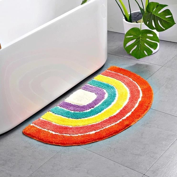 Regenbogen Badematte: Bringt farbenfrohen Komfort und Wärme ins Bad. Weich, saugfähig und rutschfest.