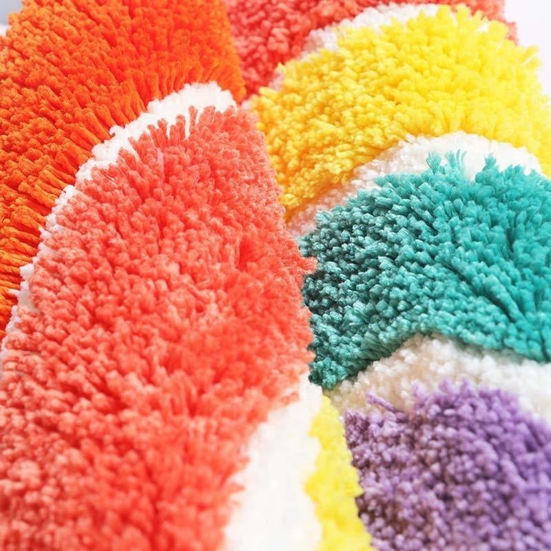 Rutschfeste Badezimmermatte: Lebendiges Regenbogen-Muster. Sichert Komfort und Stil in jedem Haushalt.