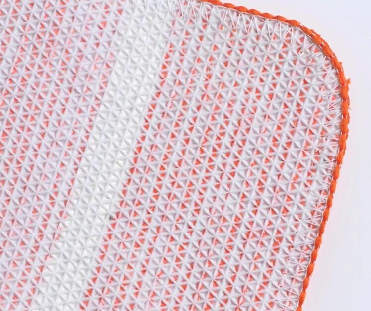 Farbenfroher Regenbogen Badematte: Stilvolles Badaccessoire. Saugfähig und rutschfest für ein lebendiges Bad.