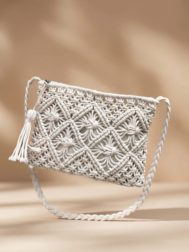 Beige gewebte Damen Umhängetasche, stilvolle Sommertasche im Boho-Stil.
