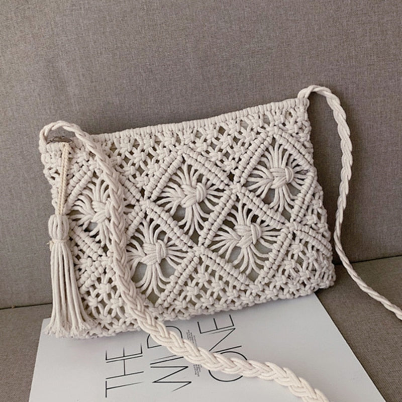 Stilvolle gewebte Damentasche, Umhängetasche in Beige-Braun für einen sommerlichen Boho-Look.