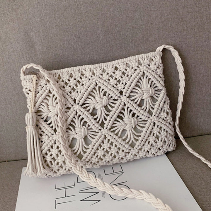 Stilvolle gewebte Damentasche, Umhängetasche in Beige-Braun für einen sommerlichen Boho-Look.