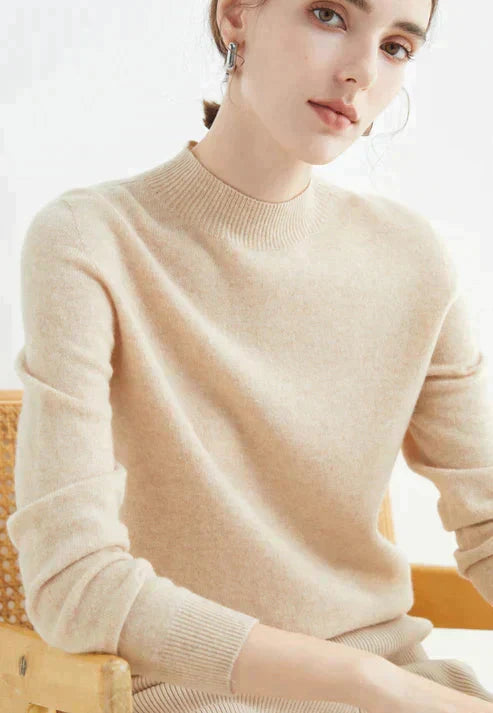 Moderner Damenpullover, weich und komfortabel. Ein eleganter Langarmpullover für die kalte Jahreszeit.