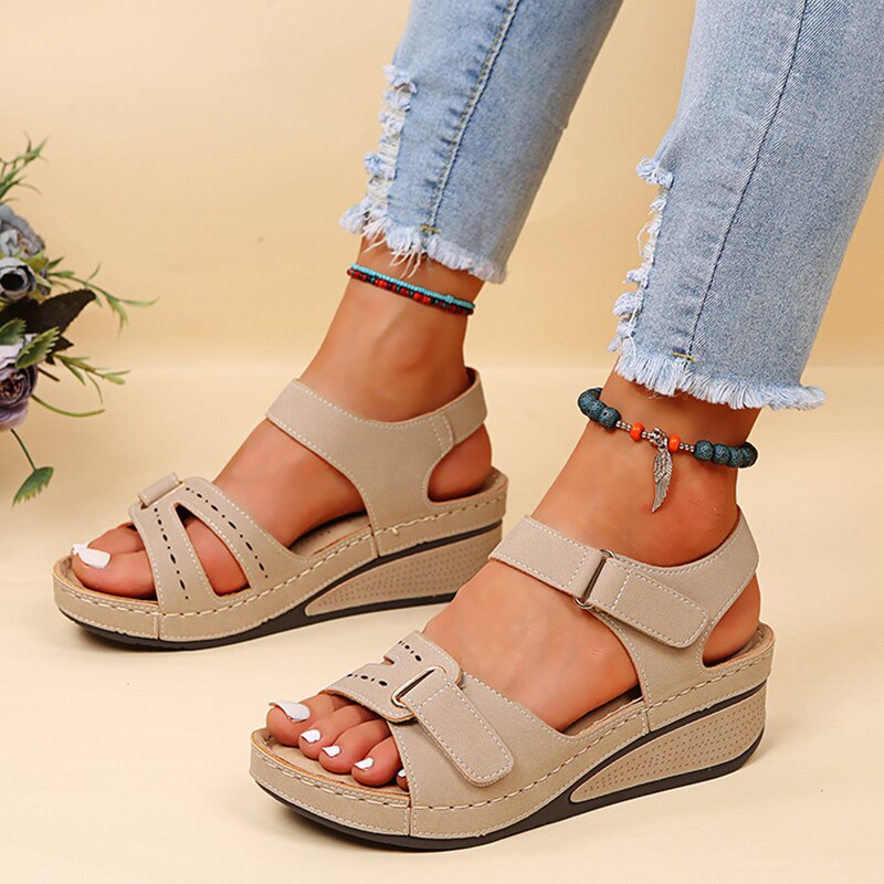 Orthopädische Damensandalen Olga, rutschfest & bequem, perfekt für sommerliche Outdoor-Aktivitäten.