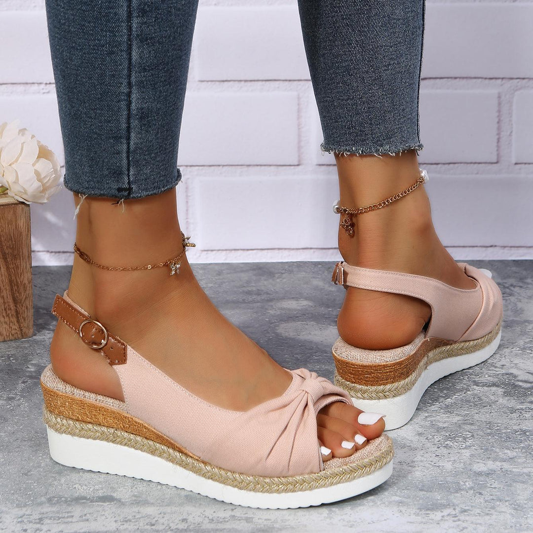 Komfortable Keilsandalen für Damen, stilvolle Sommerschuhe für einen entspannten Auftritt.