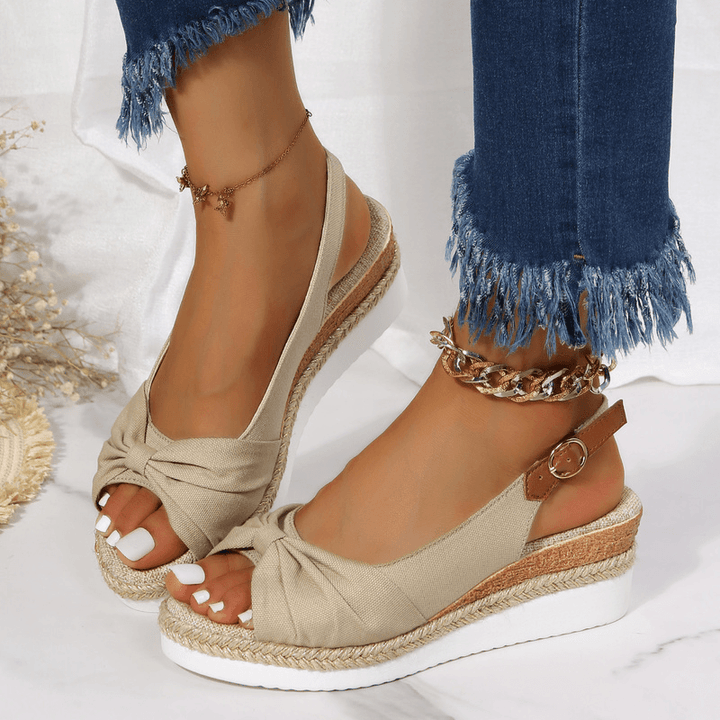 Komfortable und schicke Keilsandalen für Damen, modische Sommersandalen mit flair.